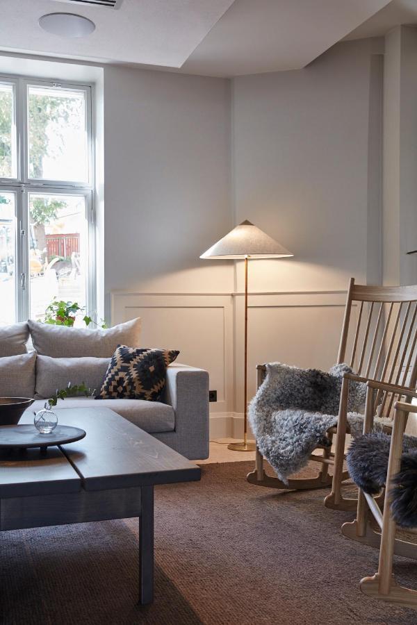 Runo Hotel بورفو المظهر الخارجي الصورة A floor lamp