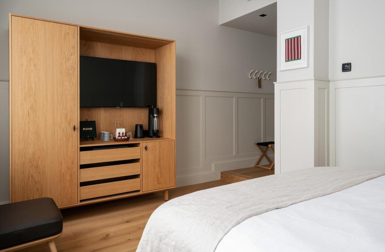 Runo Hotel بورفو المظهر الخارجي الصورة A room at the Hotel