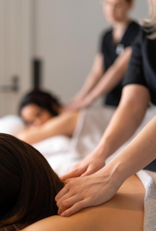Runo Hotel بورفو المظهر الخارجي الصورة A foot massage